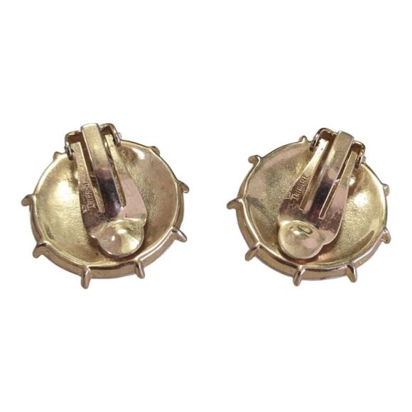 Vintage Crown Trifari Gold Tone Round White Textured Faux Pearl Clip On Earrings - Picture 2 of 4